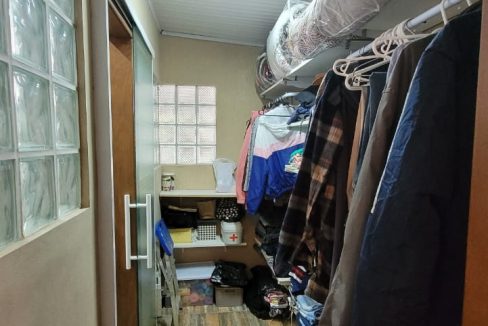 16 - Closet