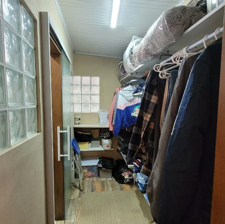 16 - Closet